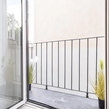 Akicity Campolide Peach شقة
