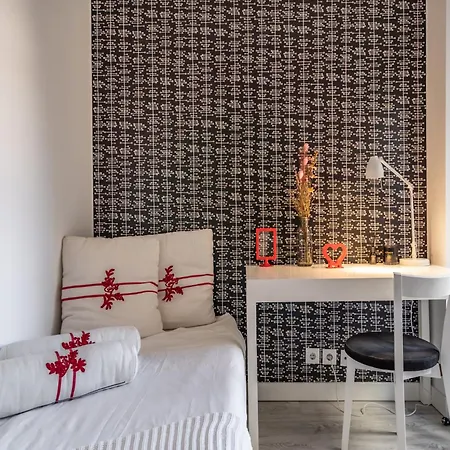 Akicity Campolide Peach ליסבון