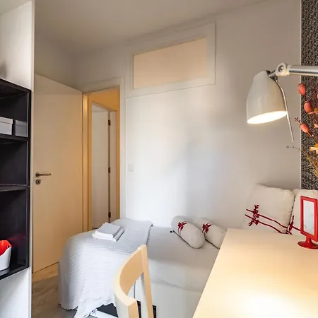 Akicity Campolide Peach ליסבון